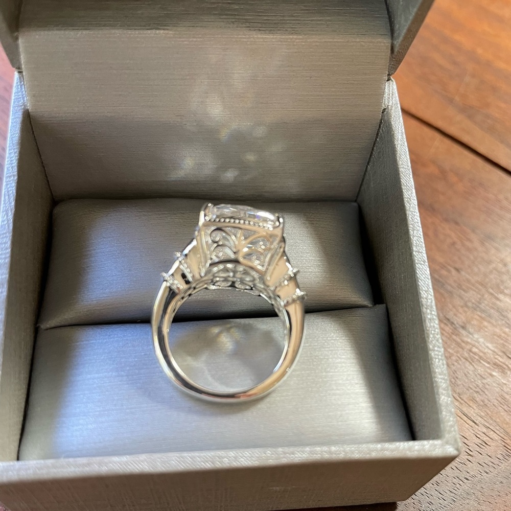 Statement Ring - Picture 2 of 4